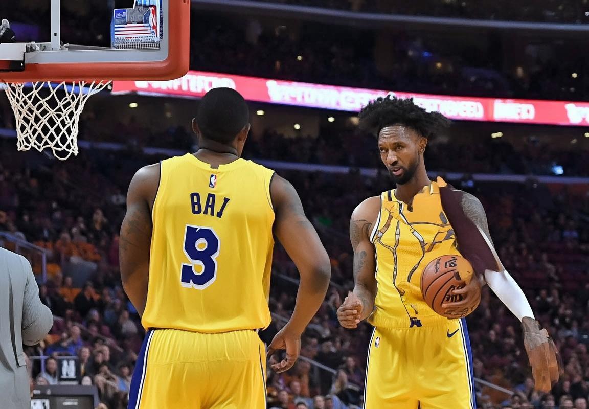 湖人伤病报告：詹姆斯戴维斯缺阵背后，角色球员检验或预示交易截止日大动作